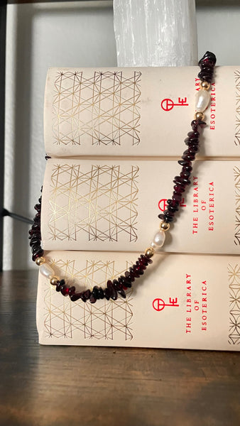 SANGARA - Garnet and Pearl Necklace
