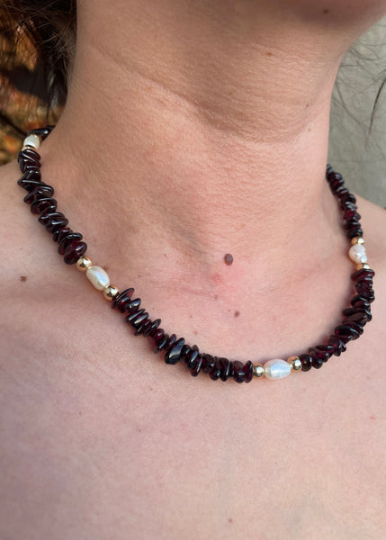 SANGARA - Garnet and Pearl Necklace