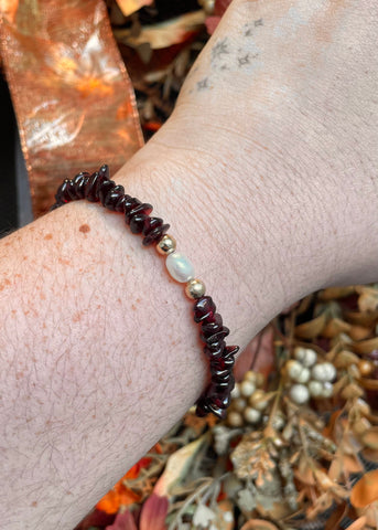 SANGARA - Garnet and Pearl Bracelet